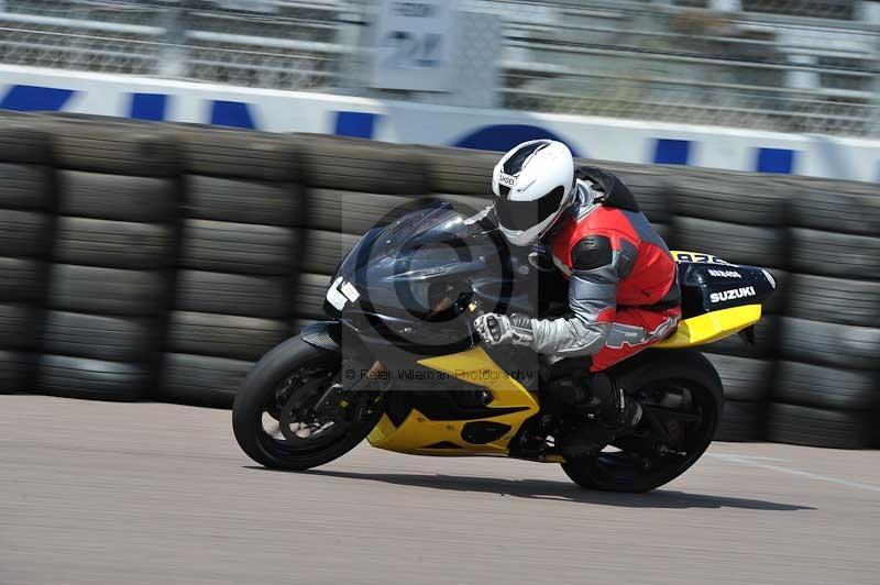 Motorcycle action photographs;Rockingham;Rockingham photographs;Trackday digital images;event digital images;eventdigitalimages;no limits trackday;peter wileman photography;rockingham corby northamptonshire;trackday;trackday photos