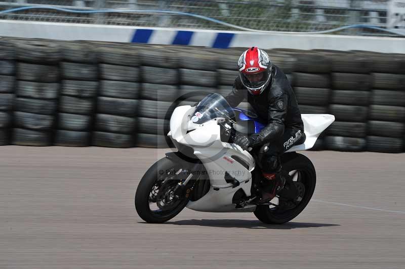 Motorcycle action photographs;Rockingham;Rockingham photographs;Trackday digital images;event digital images;eventdigitalimages;no limits trackday;peter wileman photography;rockingham corby northamptonshire;trackday;trackday photos