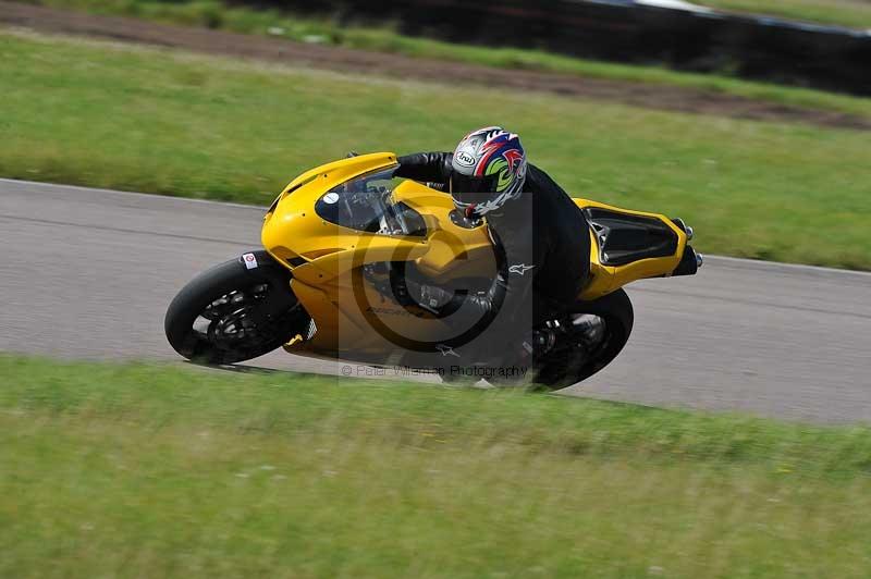 Motorcycle action photographs;Rockingham;Rockingham photographs;Trackday digital images;event digital images;eventdigitalimages;no limits trackday;peter wileman photography;rockingham corby northamptonshire;trackday;trackday photos