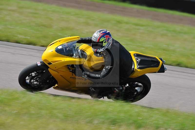 Motorcycle action photographs;Rockingham;Rockingham photographs;Trackday digital images;event digital images;eventdigitalimages;no limits trackday;peter wileman photography;rockingham corby northamptonshire;trackday;trackday photos