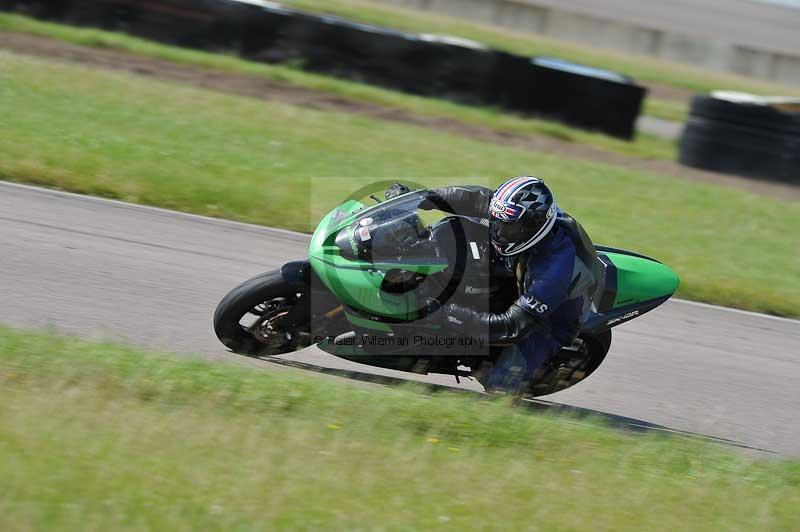 Motorcycle action photographs;Rockingham;Rockingham photographs;Trackday digital images;event digital images;eventdigitalimages;no limits trackday;peter wileman photography;rockingham corby northamptonshire;trackday;trackday photos