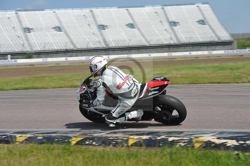 Motorcycle action photographs;Rockingham;Rockingham photographs;Trackday digital images;event digital images;eventdigitalimages;no limits trackday;peter wileman photography;rockingham corby northamptonshire;trackday;trackday photos