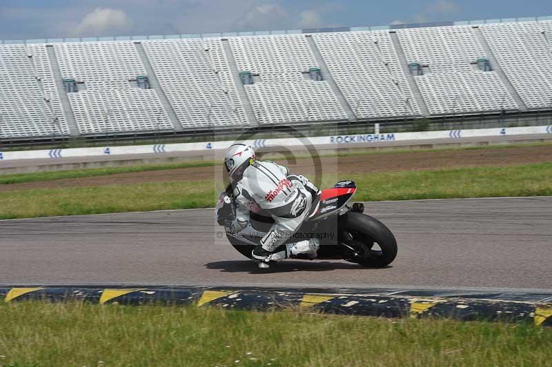 Motorcycle action photographs;Rockingham;Rockingham photographs;Trackday digital images;event digital images;eventdigitalimages;no limits trackday;peter wileman photography;rockingham corby northamptonshire;trackday;trackday photos