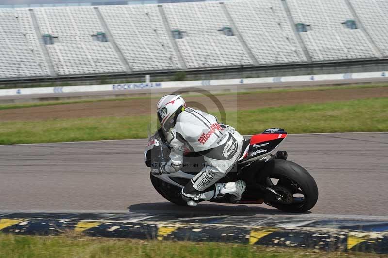 Motorcycle action photographs;Rockingham;Rockingham photographs;Trackday digital images;event digital images;eventdigitalimages;no limits trackday;peter wileman photography;rockingham corby northamptonshire;trackday;trackday photos