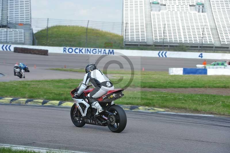 Motorcycle action photographs;Rockingham;Rockingham photographs;Trackday digital images;event digital images;eventdigitalimages;no limits trackday;peter wileman photography;rockingham corby northamptonshire;trackday;trackday photos