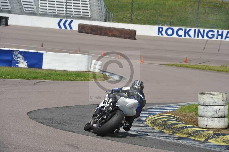 Motorcycle action photographs;Rockingham;Rockingham photographs;Trackday digital images;event digital images;eventdigitalimages;no limits trackday;peter wileman photography;rockingham corby northamptonshire;trackday;trackday photos