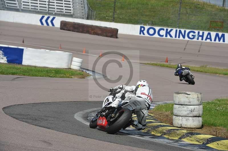 Motorcycle action photographs;Rockingham;Rockingham photographs;Trackday digital images;event digital images;eventdigitalimages;no limits trackday;peter wileman photography;rockingham corby northamptonshire;trackday;trackday photos