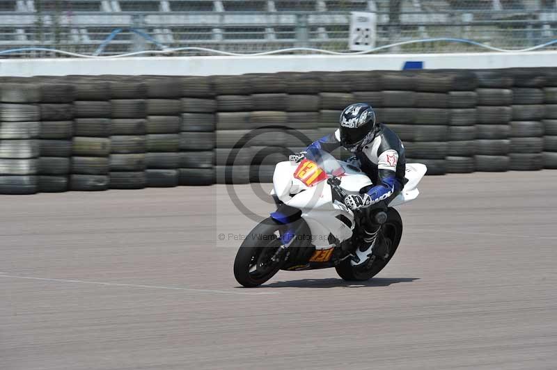 Motorcycle action photographs;Rockingham;Rockingham photographs;Trackday digital images;event digital images;eventdigitalimages;no limits trackday;peter wileman photography;rockingham corby northamptonshire;trackday;trackday photos