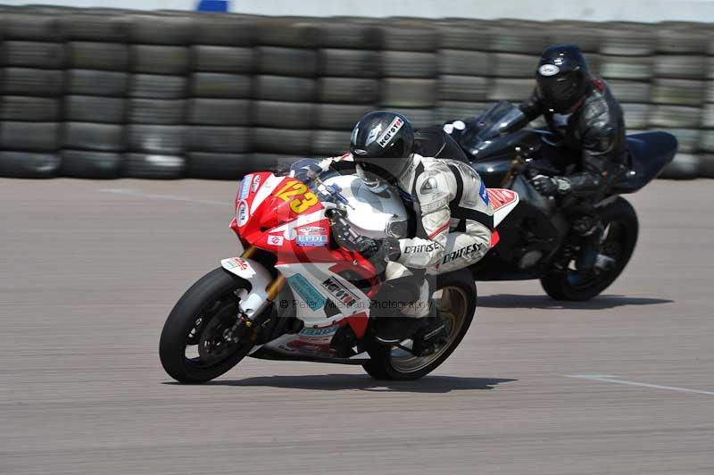 Motorcycle action photographs;Rockingham;Rockingham photographs;Trackday digital images;event digital images;eventdigitalimages;no limits trackday;peter wileman photography;rockingham corby northamptonshire;trackday;trackday photos