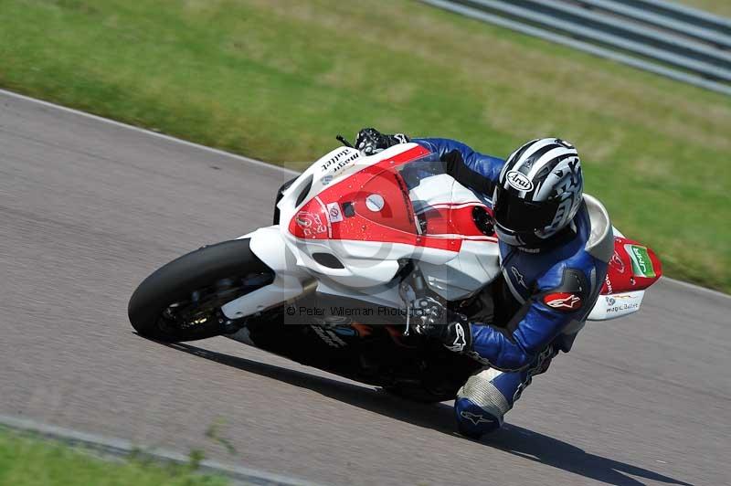 Motorcycle action photographs;Rockingham;Rockingham photographs;Trackday digital images;event digital images;eventdigitalimages;no limits trackday;peter wileman photography;rockingham corby northamptonshire;trackday;trackday photos