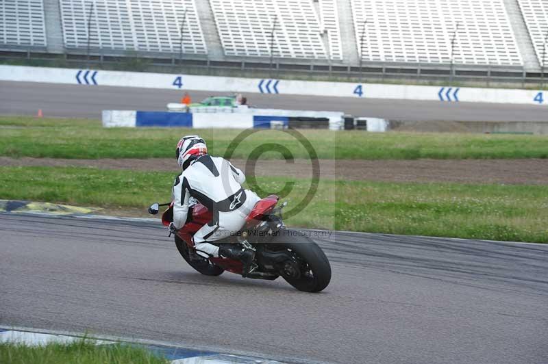 Motorcycle action photographs;Rockingham;Rockingham photographs;Trackday digital images;event digital images;eventdigitalimages;no limits trackday;peter wileman photography;rockingham corby northamptonshire;trackday;trackday photos