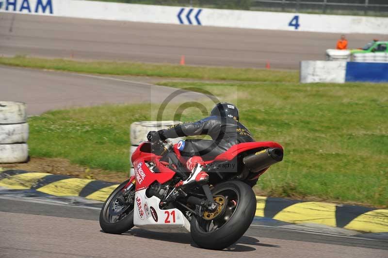 Motorcycle action photographs;Rockingham;Rockingham photographs;Trackday digital images;event digital images;eventdigitalimages;no limits trackday;peter wileman photography;rockingham corby northamptonshire;trackday;trackday photos