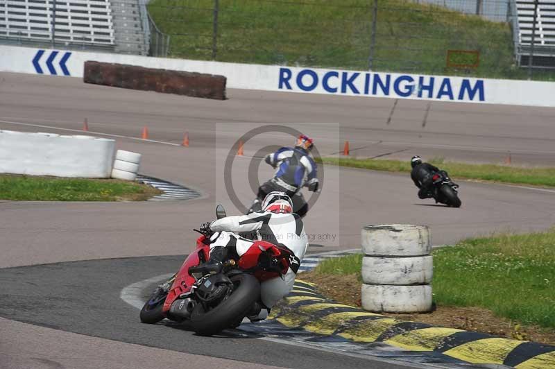 Motorcycle action photographs;Rockingham;Rockingham photographs;Trackday digital images;event digital images;eventdigitalimages;no limits trackday;peter wileman photography;rockingham corby northamptonshire;trackday;trackday photos