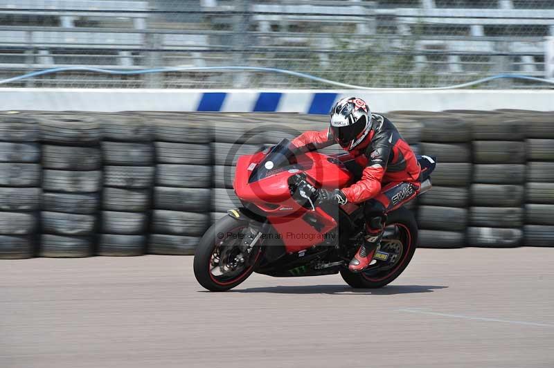 Motorcycle action photographs;Rockingham;Rockingham photographs;Trackday digital images;event digital images;eventdigitalimages;no limits trackday;peter wileman photography;rockingham corby northamptonshire;trackday;trackday photos