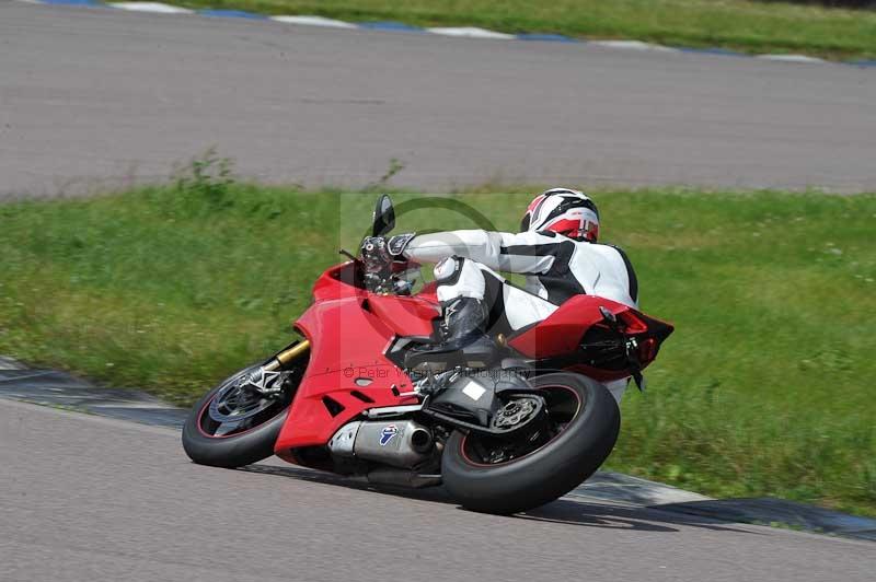 Motorcycle action photographs;Rockingham;Rockingham photographs;Trackday digital images;event digital images;eventdigitalimages;no limits trackday;peter wileman photography;rockingham corby northamptonshire;trackday;trackday photos