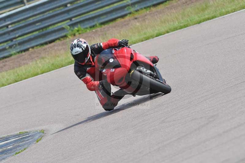 Motorcycle action photographs;Rockingham;Rockingham photographs;Trackday digital images;event digital images;eventdigitalimages;no limits trackday;peter wileman photography;rockingham corby northamptonshire;trackday;trackday photos