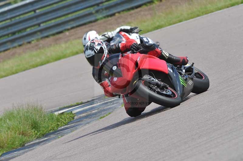 Motorcycle action photographs;Rockingham;Rockingham photographs;Trackday digital images;event digital images;eventdigitalimages;no limits trackday;peter wileman photography;rockingham corby northamptonshire;trackday;trackday photos