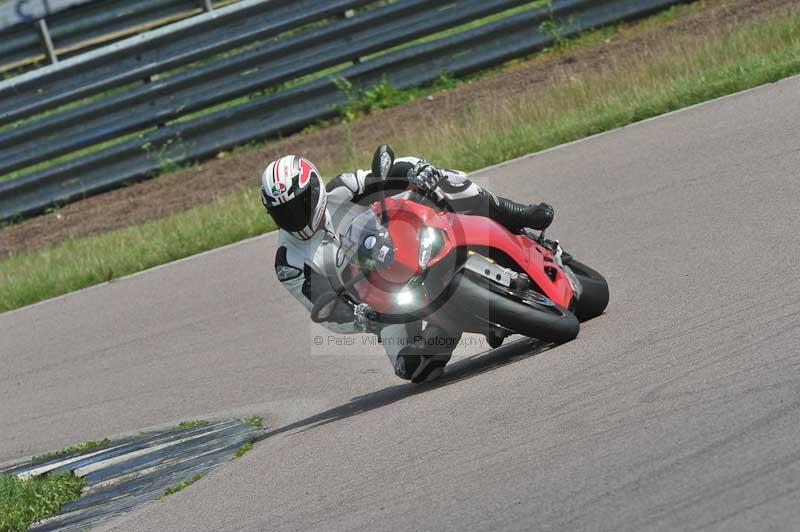 Motorcycle action photographs;Rockingham;Rockingham photographs;Trackday digital images;event digital images;eventdigitalimages;no limits trackday;peter wileman photography;rockingham corby northamptonshire;trackday;trackday photos