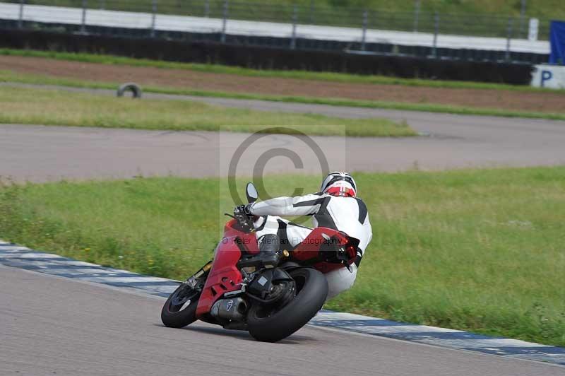 Motorcycle action photographs;Rockingham;Rockingham photographs;Trackday digital images;event digital images;eventdigitalimages;no limits trackday;peter wileman photography;rockingham corby northamptonshire;trackday;trackday photos