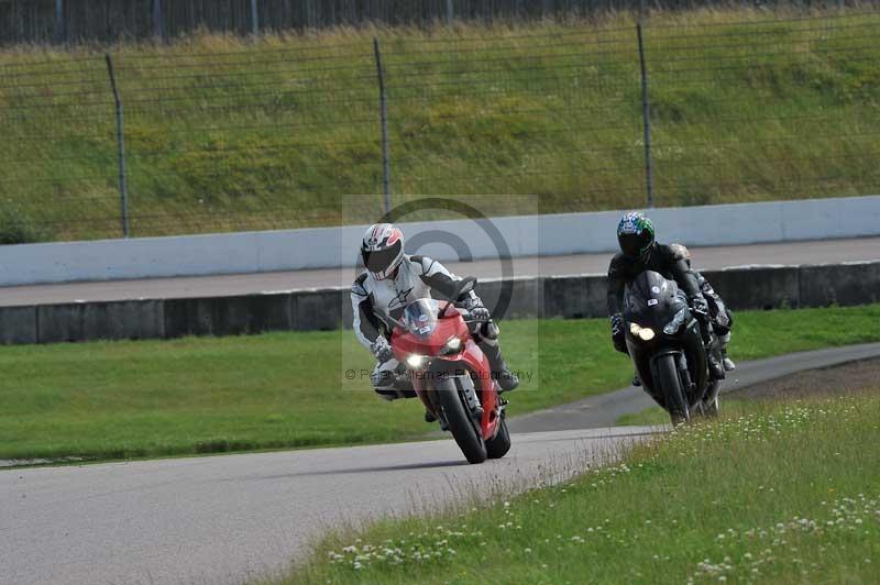 Motorcycle action photographs;Rockingham;Rockingham photographs;Trackday digital images;event digital images;eventdigitalimages;no limits trackday;peter wileman photography;rockingham corby northamptonshire;trackday;trackday photos