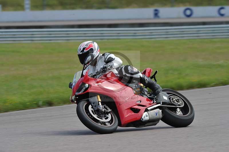 Motorcycle action photographs;Rockingham;Rockingham photographs;Trackday digital images;event digital images;eventdigitalimages;no limits trackday;peter wileman photography;rockingham corby northamptonshire;trackday;trackday photos