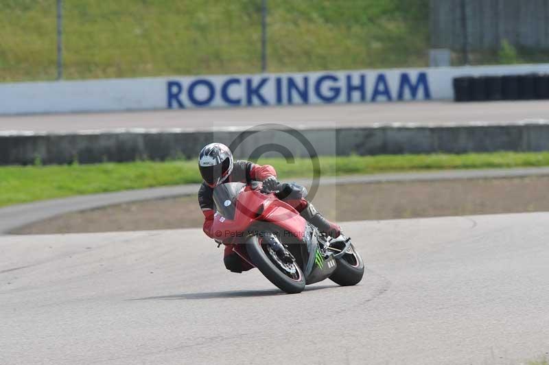 Motorcycle action photographs;Rockingham;Rockingham photographs;Trackday digital images;event digital images;eventdigitalimages;no limits trackday;peter wileman photography;rockingham corby northamptonshire;trackday;trackday photos