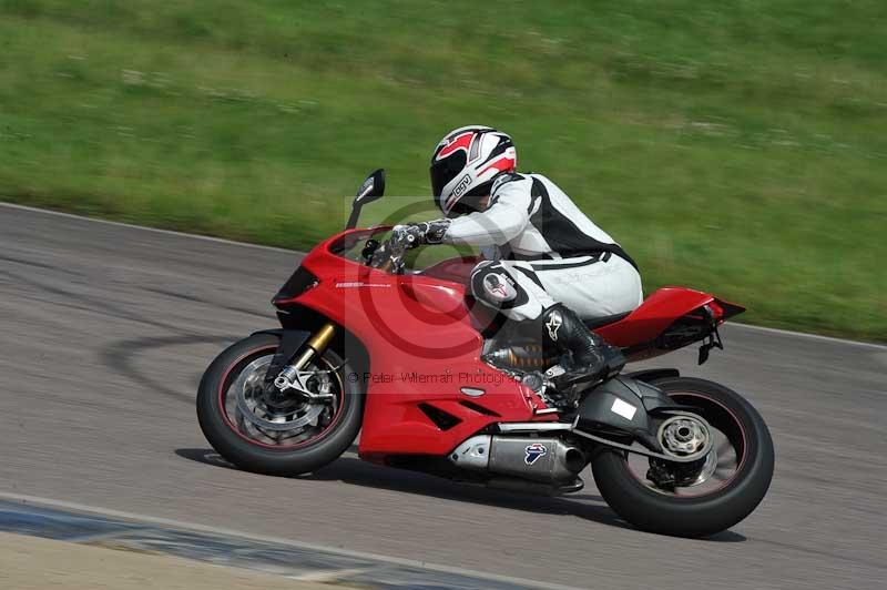 Motorcycle action photographs;Rockingham;Rockingham photographs;Trackday digital images;event digital images;eventdigitalimages;no limits trackday;peter wileman photography;rockingham corby northamptonshire;trackday;trackday photos