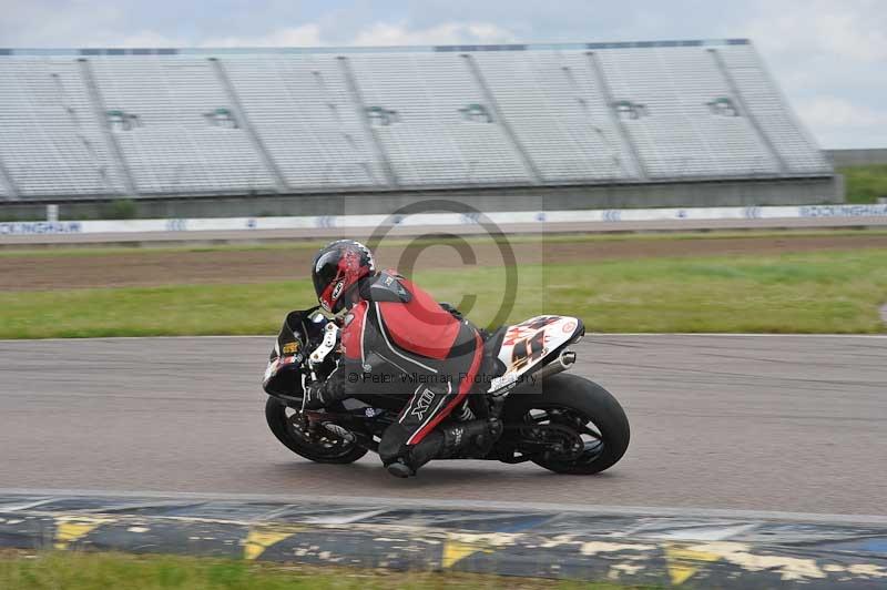 Motorcycle action photographs;Rockingham;Rockingham photographs;Trackday digital images;event digital images;eventdigitalimages;no limits trackday;peter wileman photography;rockingham corby northamptonshire;trackday;trackday photos