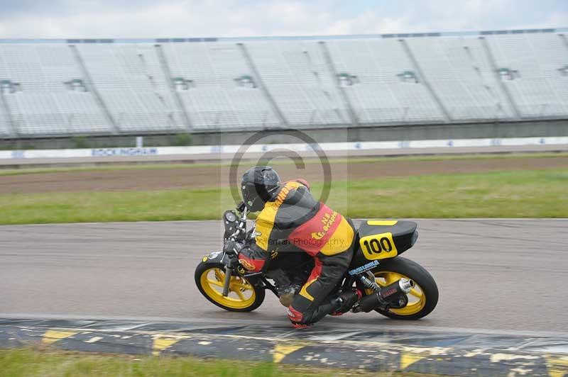 Motorcycle action photographs;Rockingham;Rockingham photographs;Trackday digital images;event digital images;eventdigitalimages;no limits trackday;peter wileman photography;rockingham corby northamptonshire;trackday;trackday photos