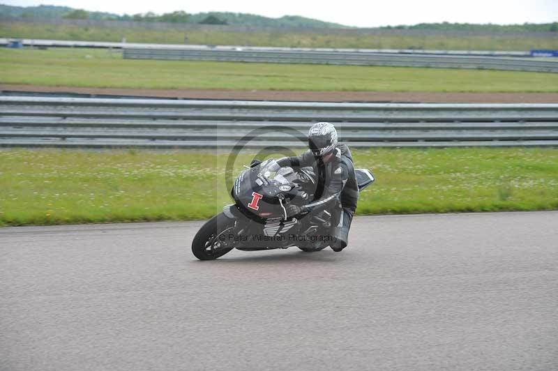 Motorcycle action photographs;Rockingham;Rockingham photographs;Trackday digital images;event digital images;eventdigitalimages;no limits trackday;peter wileman photography;rockingham corby northamptonshire;trackday;trackday photos