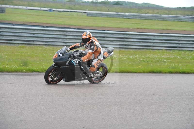 Motorcycle action photographs;Rockingham;Rockingham photographs;Trackday digital images;event digital images;eventdigitalimages;no limits trackday;peter wileman photography;rockingham corby northamptonshire;trackday;trackday photos