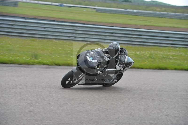 Motorcycle action photographs;Rockingham;Rockingham photographs;Trackday digital images;event digital images;eventdigitalimages;no limits trackday;peter wileman photography;rockingham corby northamptonshire;trackday;trackday photos