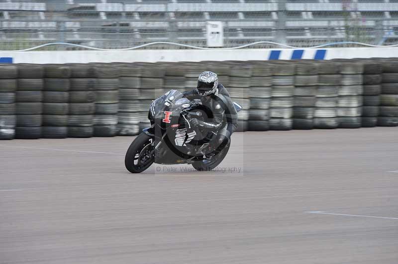 Motorcycle action photographs;Rockingham;Rockingham photographs;Trackday digital images;event digital images;eventdigitalimages;no limits trackday;peter wileman photography;rockingham corby northamptonshire;trackday;trackday photos