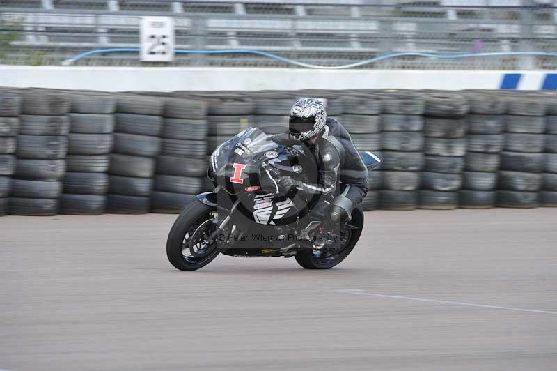 Motorcycle action photographs;Rockingham;Rockingham photographs;Trackday digital images;event digital images;eventdigitalimages;no limits trackday;peter wileman photography;rockingham corby northamptonshire;trackday;trackday photos