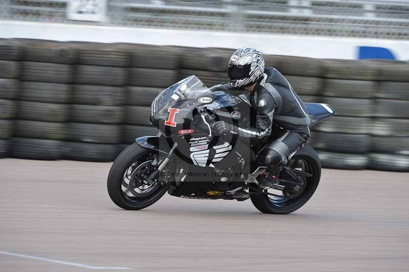 Motorcycle action photographs;Rockingham;Rockingham photographs;Trackday digital images;event digital images;eventdigitalimages;no limits trackday;peter wileman photography;rockingham corby northamptonshire;trackday;trackday photos