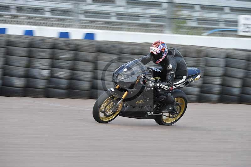 Motorcycle action photographs;Rockingham;Rockingham photographs;Trackday digital images;event digital images;eventdigitalimages;no limits trackday;peter wileman photography;rockingham corby northamptonshire;trackday;trackday photos