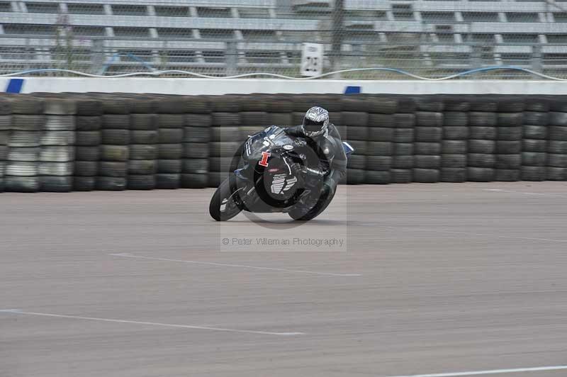 Motorcycle action photographs;Rockingham;Rockingham photographs;Trackday digital images;event digital images;eventdigitalimages;no limits trackday;peter wileman photography;rockingham corby northamptonshire;trackday;trackday photos