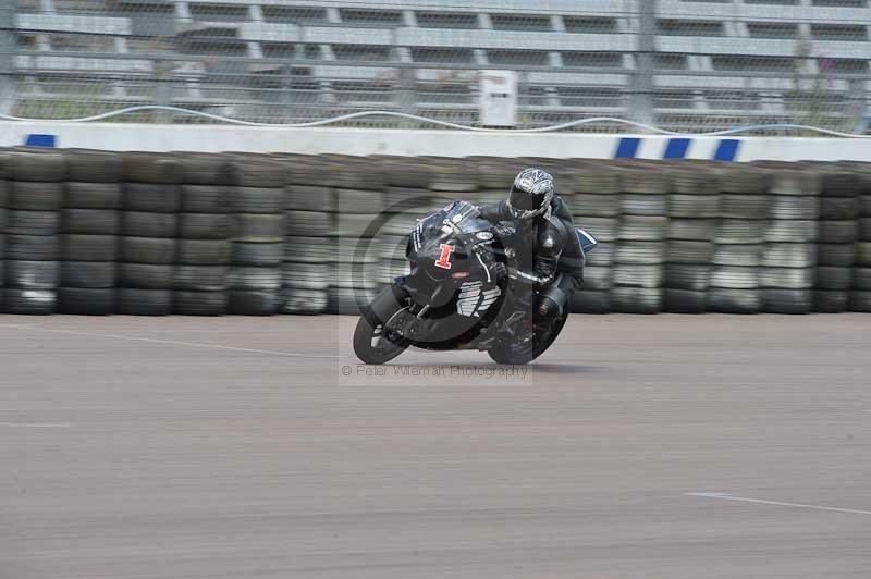 Motorcycle action photographs;Rockingham;Rockingham photographs;Trackday digital images;event digital images;eventdigitalimages;no limits trackday;peter wileman photography;rockingham corby northamptonshire;trackday;trackday photos