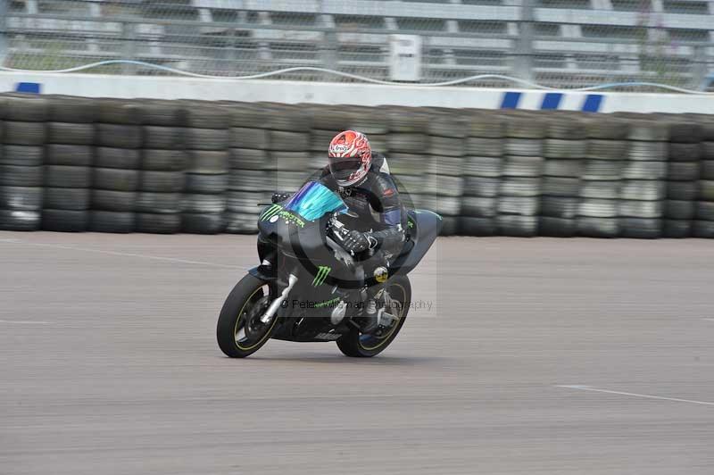 Motorcycle action photographs;Rockingham;Rockingham photographs;Trackday digital images;event digital images;eventdigitalimages;no limits trackday;peter wileman photography;rockingham corby northamptonshire;trackday;trackday photos