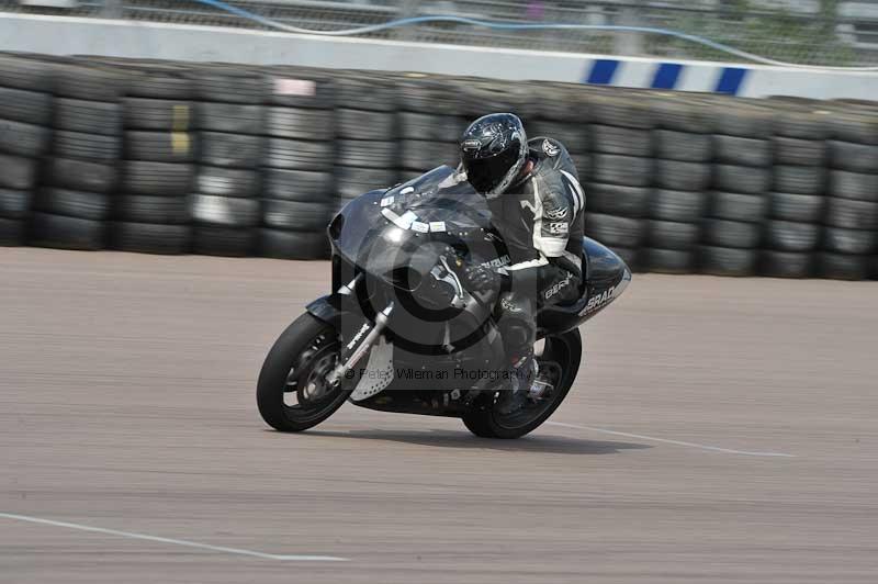 Motorcycle action photographs;Rockingham;Rockingham photographs;Trackday digital images;event digital images;eventdigitalimages;no limits trackday;peter wileman photography;rockingham corby northamptonshire;trackday;trackday photos