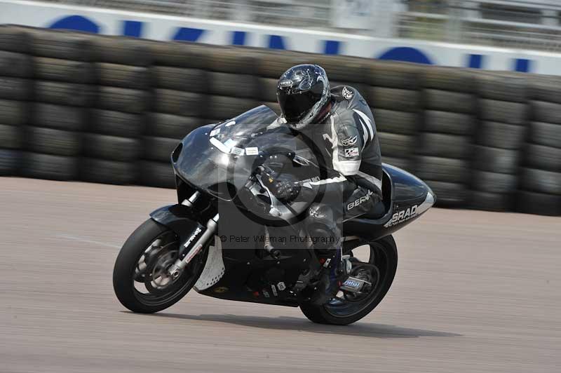 Motorcycle action photographs;Rockingham;Rockingham photographs;Trackday digital images;event digital images;eventdigitalimages;no limits trackday;peter wileman photography;rockingham corby northamptonshire;trackday;trackday photos