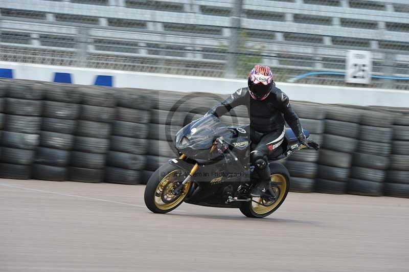 Motorcycle action photographs;Rockingham;Rockingham photographs;Trackday digital images;event digital images;eventdigitalimages;no limits trackday;peter wileman photography;rockingham corby northamptonshire;trackday;trackday photos