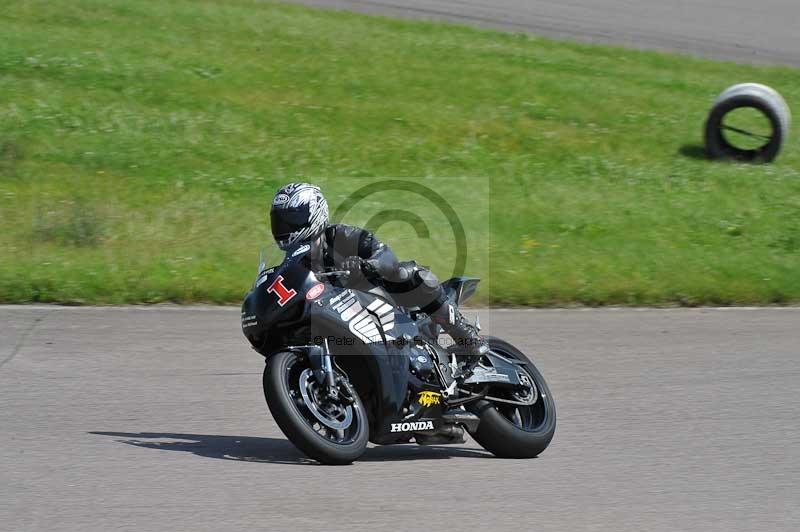 Motorcycle action photographs;Rockingham;Rockingham photographs;Trackday digital images;event digital images;eventdigitalimages;no limits trackday;peter wileman photography;rockingham corby northamptonshire;trackday;trackday photos