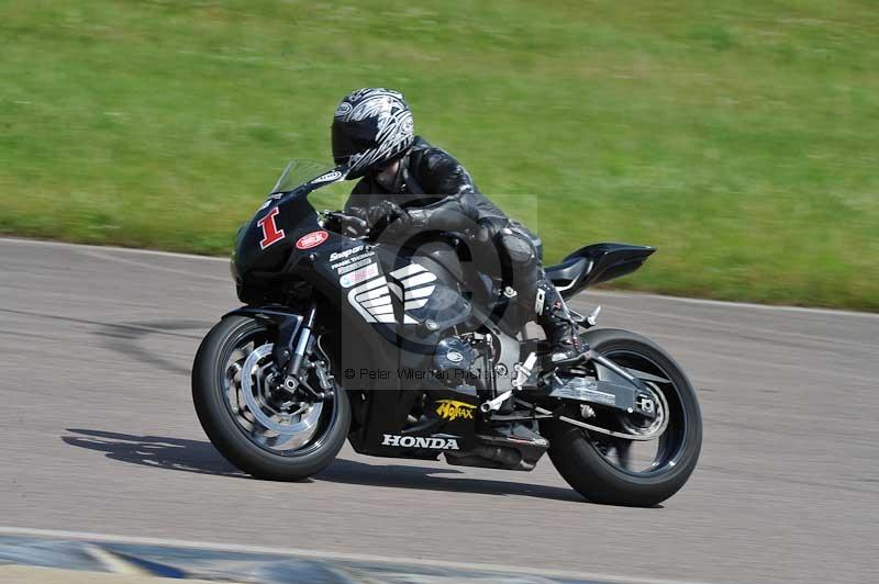 Motorcycle action photographs;Rockingham;Rockingham photographs;Trackday digital images;event digital images;eventdigitalimages;no limits trackday;peter wileman photography;rockingham corby northamptonshire;trackday;trackday photos