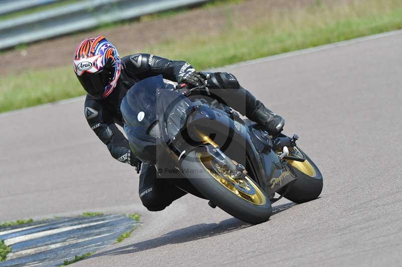 Motorcycle action photographs;Rockingham;Rockingham photographs;Trackday digital images;event digital images;eventdigitalimages;no limits trackday;peter wileman photography;rockingham corby northamptonshire;trackday;trackday photos