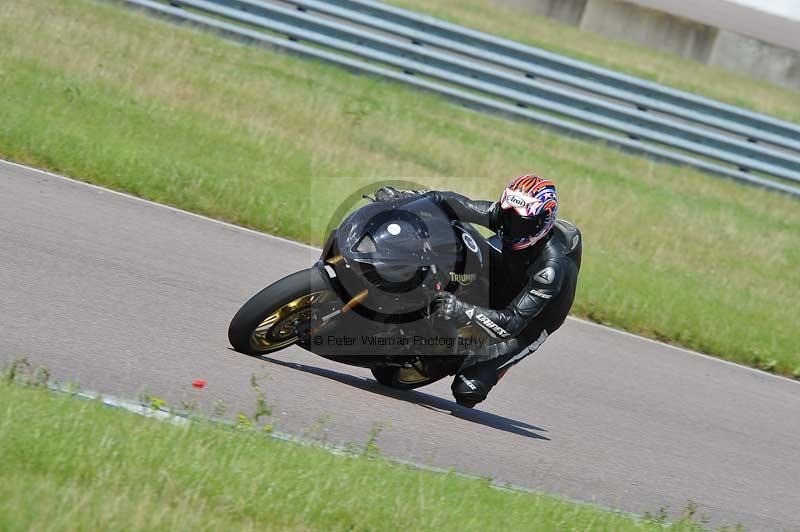 Motorcycle action photographs;Rockingham;Rockingham photographs;Trackday digital images;event digital images;eventdigitalimages;no limits trackday;peter wileman photography;rockingham corby northamptonshire;trackday;trackday photos