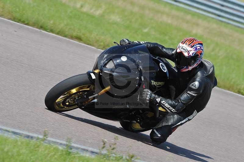 Motorcycle action photographs;Rockingham;Rockingham photographs;Trackday digital images;event digital images;eventdigitalimages;no limits trackday;peter wileman photography;rockingham corby northamptonshire;trackday;trackday photos