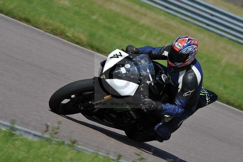 Motorcycle action photographs;Rockingham;Rockingham photographs;Trackday digital images;event digital images;eventdigitalimages;no limits trackday;peter wileman photography;rockingham corby northamptonshire;trackday;trackday photos