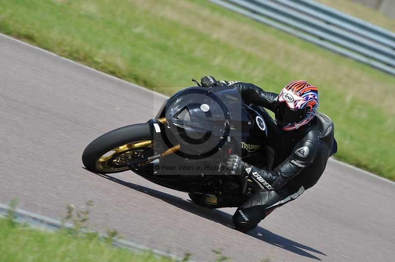 Motorcycle action photographs;Rockingham;Rockingham photographs;Trackday digital images;event digital images;eventdigitalimages;no limits trackday;peter wileman photography;rockingham corby northamptonshire;trackday;trackday photos