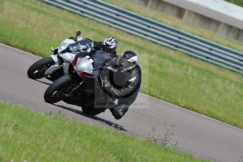 Motorcycle action photographs;Rockingham;Rockingham photographs;Trackday digital images;event digital images;eventdigitalimages;no limits trackday;peter wileman photography;rockingham corby northamptonshire;trackday;trackday photos